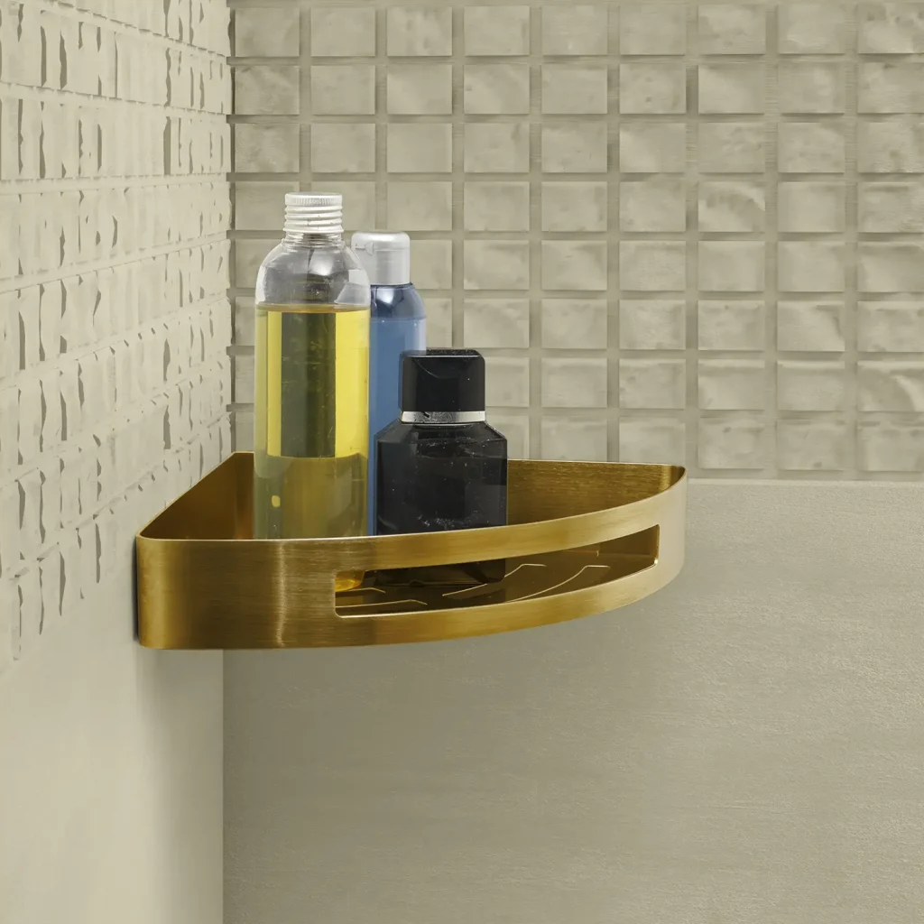 Ambiente con Rinconera para ducha Nerva oro mate en acero inoxidable en Accesorios de Baño Naon